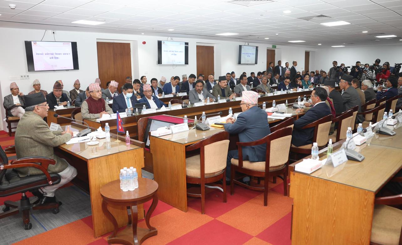 अर्थतन्त्र थप चलायनमान बनाउने बिषयमा प्रधानमन्त्री दाहाल र निजी क्षेत्रका प्रतिनिधीबिच छलफल